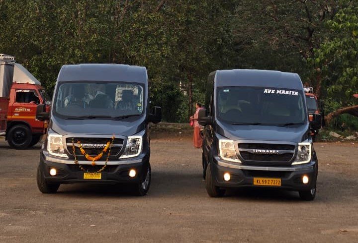 Force Urbania luxury van on a Munnar tea plantation road